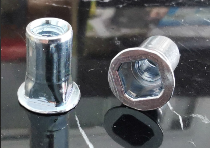 平头方型铆螺母